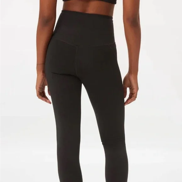 Girlfriend Collective - Black Compressive High-Rise Legging - Picture 4 of 9